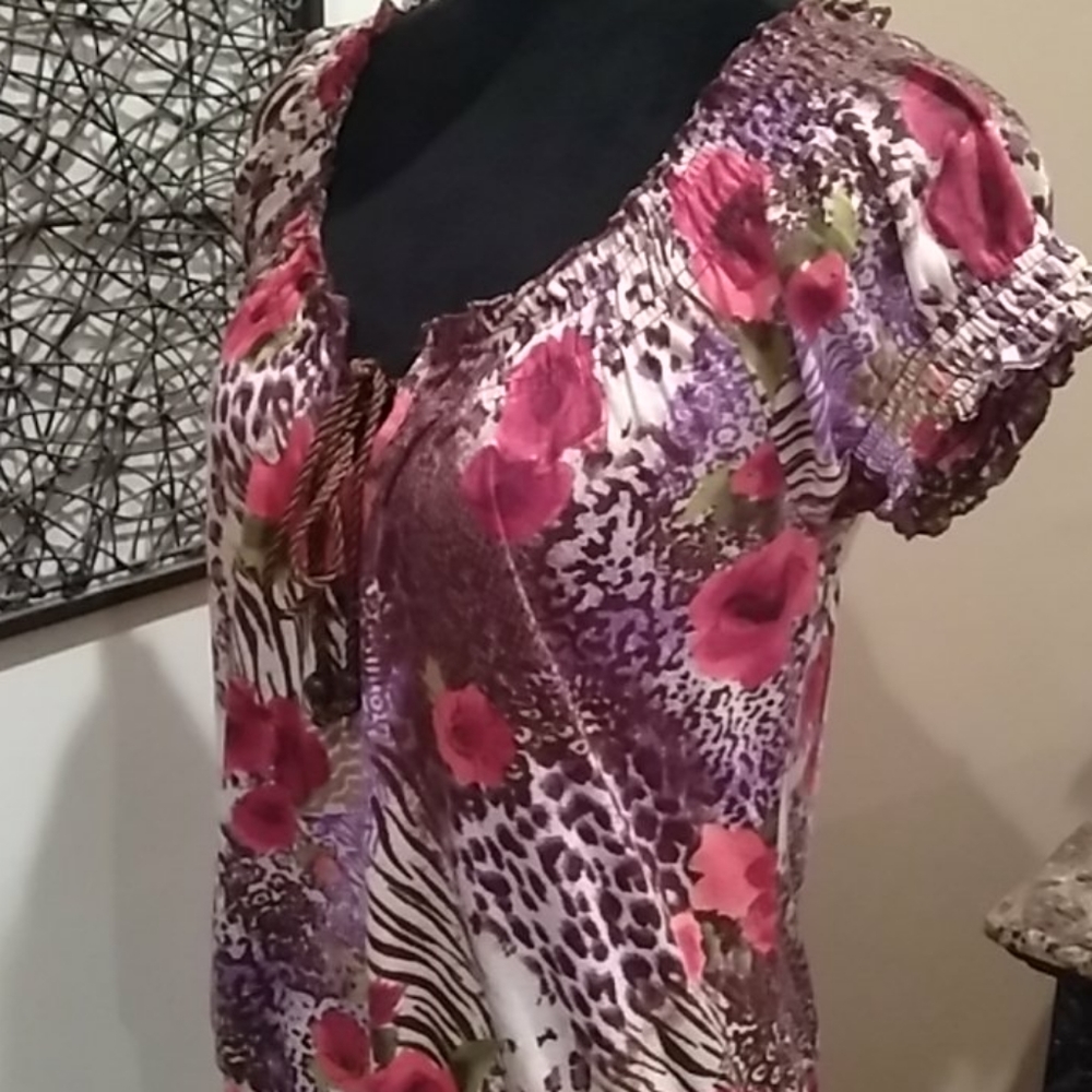 Ladies top - Picture 2 of 7
